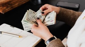 Como Melhorar Sua Relação com o Dinheiro: Estratégias Práticas Para Transformar Sua Vida Financeira